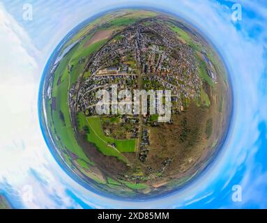 Luftaufnahme, Wohngebiet, Blick auf Elten, Wiesen und Felder, Globus, Fisheye-Bild, 360-Grad-Bild, winzige Welt, kleiner Planet, Fisheye-Bild, El Stockfoto