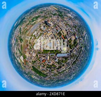 Blick aus der Vogelperspektive, Blick auf das Stadtzentrum, Hauptbahnhof, Wallring Street und schwarzer Wolkenkratzer RWE Tower, Einkaufsstraße Westenhellweg, This Galerie Shop Stockfoto