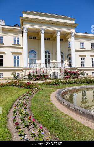 empírový Novy zamek Kinskych z 1829, Kostelec nad Orlicí, Východní Čechy, Tschechische republik / Empire New Castle, Kostelec nad Orlici, Ostböhmen, Tschechisch Stockfoto