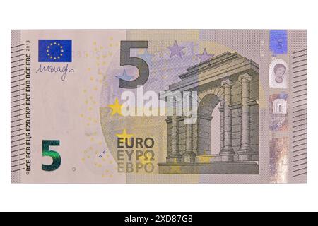 Nahaufnahme von fünf Euro-Banknoten isoliert auf weißem Hintergrund. Stockfoto