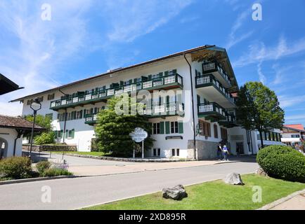 Tegernsee, Bayern, Deutschland 18. Juni 2024 hier in Rottach-Egern Landkreis Miesbach blick auf das Hotel Bachmair am See *** Tegernsee, Bayern, Deutschland 18. Juni 2024 hier im Landkreis Rottach Egern Miesbach blick auf das Hotel Bachmair am See Stockfoto