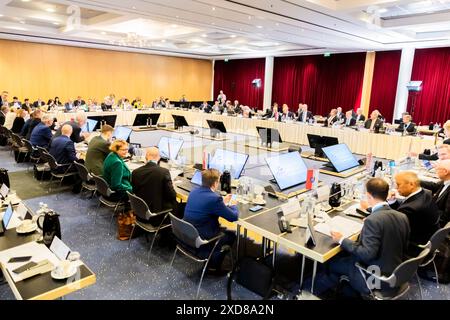 Potsdam, Deutschland. Juni 2024. Die Arbeitssitzung am letzten Tag der Frühjahrstagung der Bundes- und Landesinnenminister und -Senatoren im Dorint Hotel. Quelle: Christoph Soeder/dpa/Alamy Live News Stockfoto