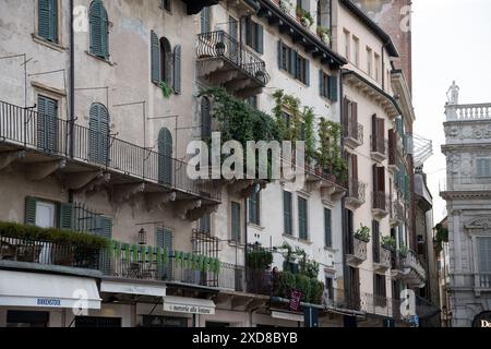 Piazza delle Erbe im historischen Zentrum von Verona, Provinz Verona, Venetien, Italien© Wojciech Strozyk / Alamy Stock Photo *** Lokale Bildunterschrift *** Stockfoto