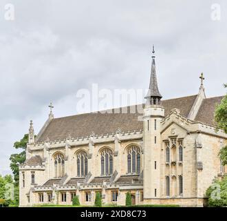 Christliche Kapelle an der öffentlichen (privaten) Schule in Oundle, England. Stockfoto