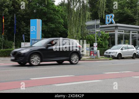 Nürnberg, Deutschland. Juni 2024. Eingang zum Gelände des Bayerischen Rundfunks, Studio Franken/BR Franken in der Wallensteinstraße in Nürnberg. Darlegung: Daniel Löb/dpa/Alamy Live News Stockfoto
