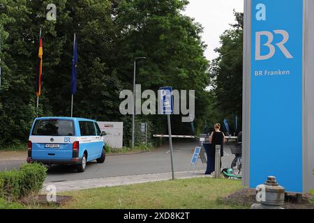 Nürnberg, Deutschland. Juni 2024. Eingang zum Gelände des Bayerischen Rundfunks, Studio Franken/BR Franken in der Wallensteinstraße in Nürnberg. Darlegung: Daniel Löb/dpa/Alamy Live News Stockfoto