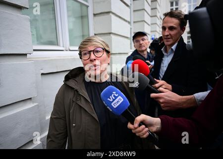 Brüssel, Belgien Juni 2024. Caroline Gennez von Vooruit trifft am Freitag, den 21. Juni 2024 in Brüssel zu einem Treffen mit den Parteien N-VA, Vooruit und CD&V ein, um die Bildung einer neuen flämischen Regierung zu beginnen. BELGA FOTO LAURIE DIEFFEMBACQ Credit: Belga News Agency/Alamy Live News Stockfoto