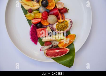 Auswahl an frischen exotischen Früchten Stockfoto