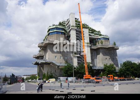 Hamburk, Deutschland. Juni 2024. St. Pauli Flak Bunker (Feldstraße Bunker Flakturm IV), dargestellt in Hamburg, Deutschland, am 5. Juni 2024. Quelle: Ales Zapotocky/CTK Photo/Alamy Live News Stockfoto