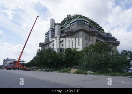 Hamburk, Deutschland. Juni 2024. St. Pauli Flak Bunker (Feldstraße Bunker Flakturm IV), dargestellt in Hamburg, Deutschland, am 5. Juni 2024. Quelle: Ales Zapotocky/CTK Photo/Alamy Live News Stockfoto