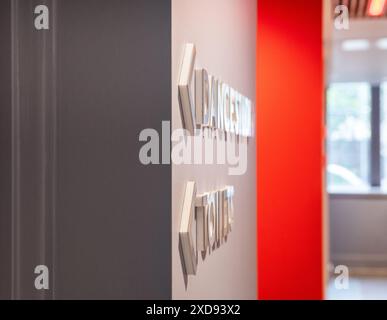 Innenarchitektur-Fotografien der Schilder (Dance Studio Toiletten) im neu renovierten Paisley Arts Centre, einem Theater und Kunst Stockfoto