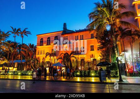 Villa Casa Casuarina (ehemaliges Versace Mansion) beleuchtet bei Nacht, Miami Beach, Florida, USA Stockfoto