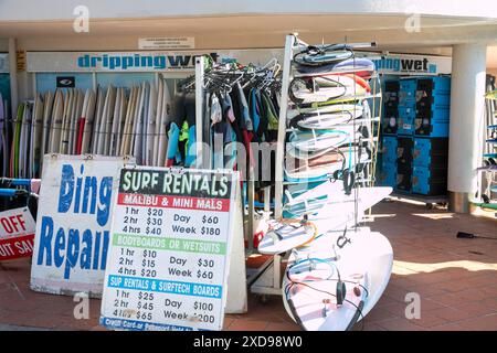 Surfboard-Verleih-Geschäft in Manly Beach Vorort von Sydney, NSW, Australien, Shop führt auch Surfboard-Reparaturen durch und vermietet Wetsuits Stockfoto