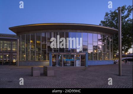 Berlin, Deutschland 13. Mai 2024: Der sogenannte Tränenpalast in Berlin, ein ehemaliger Grenzübergang zwischen West- und Ost-Berlin, ist heute ein Museum Stockfoto