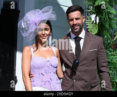 Ladies and Gents verlassen Windsor am frühen Freitagmorgen, um am 4. Tag Royal Ascot zu besuchen. Sie freuen sich auf die königliche Prozession, die von König und Königin angeführt wird Stockfoto