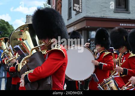 Am 21. Juni 2024 fand in Windsor der Wechsel der Waliser-Garde statt, wobei Live-Musik von der Band of the Grenadier Guards gespielt wurde. Die Straßen um Windsor Castle wurden während der Zeremonie ... geschlossen Stockfoto