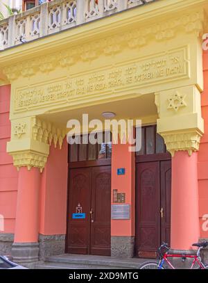 Belgrad, Serbien - 08. September 2021: Eintritt zum Gebäude des jüdischen Kulturzentrums in der Jevrejska Street Dorcol im Stadtzentrum der Hauptstadt. Stockfoto