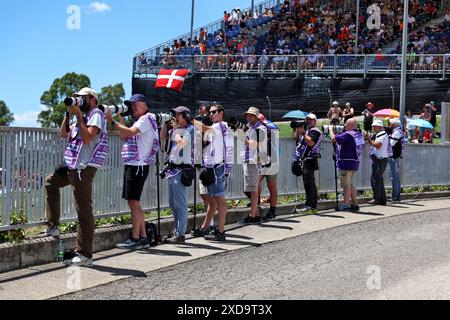 Barcelona, Spanien. Juni 2024. Rundumatmosphäre - Fotografen. Formel-1-Weltmeisterschaft, Rd 10, großer Preis von Spanien, Freitag, 21. Juni 2024. Barcelona, Spanien. Quelle: James Moy/Alamy Live News Stockfoto