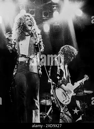 DEUTSCHLAND - MÄRZ: LED Zeppelin live auf der Bühne in Essen im März 1973 L-R Robert Plant, Jimmy Page, John Bonham (Foto: Gijsbert Hanekroot) Stockfoto