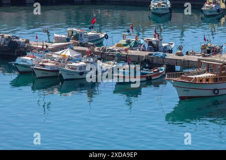 Fischerboote im alten Hafen, Kaleici, Antalya, Türkei Stockfoto