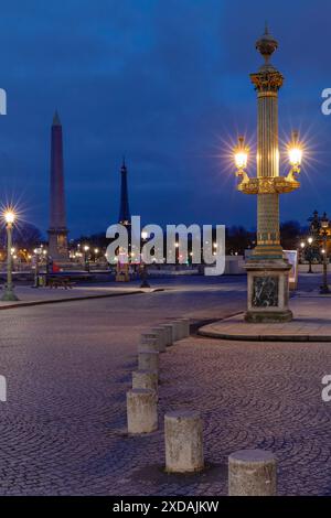 Place de la Concorde mit Eiffelturm im Hintergrund, Champs Elysees, Paris, Ile de France, Frankreich, Paris, Ile de France, Frankreich Stockfoto