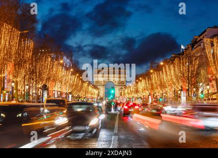 Arc de Triomphe zu Weihnachten, Champs Elysees, Paris, Ile de France, Frankreich, Paris, Ile de France, Frankreich Stockfoto