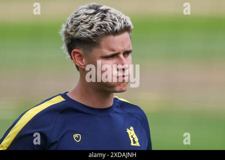 Worcester, Großbritannien. Juni 2024. Jacob Bethell vor dem Vitality T20 Blast Spiel zwischen Worcestershire Rapids und Birmingham Bears am 21. Juni 2024 in der New Road, Worcester, UK. Foto von Stuart Leggett. Nur redaktionelle Verwendung, Lizenz für kommerzielle Nutzung erforderlich. Keine Verwendung bei Wetten, Spielen oder Publikationen eines einzelnen Clubs/einer Liga/eines Spielers. Quelle: UK Sports Pics Ltd/Alamy Live News Stockfoto