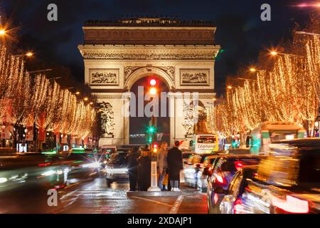 Arc de Triomphe zu Weihnachten, Champs Elysees, Paris, Ile de France, Frankreich, Paris, Ile de France, Frankreich Stockfoto