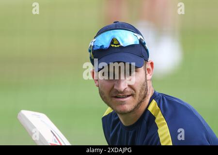 Worcester, Großbritannien. Juni 2024. Sam Hain wärmt sich vor dem Vitality T20 Blast Spiel zwischen Worcestershire Rapids und Birmingham Bears am 21. Juni 2024 in New Road, Worcester, UK. Foto von Stuart Leggett. Nur redaktionelle Verwendung, Lizenz für kommerzielle Nutzung erforderlich. Keine Verwendung bei Wetten, Spielen oder Publikationen eines einzelnen Clubs/einer Liga/eines Spielers. Quelle: UK Sports Pics Ltd/Alamy Live News Stockfoto