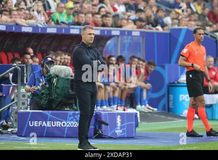 Düsseldorf, Deutschland. Juni 2024. Der ukrainische Trainer Serhiy Rebrov spielte beim Gruppenspiel der UEFA EURO 2024 Slowakei gegen Ukraine in der Düsseldorfer Arena in Düsseldorf. Quelle: Oleksandr Prykhodko/Alamy Live News Stockfoto