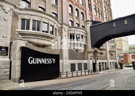 Die Eingangstore zur Guinness-Fabrik. Stockfoto