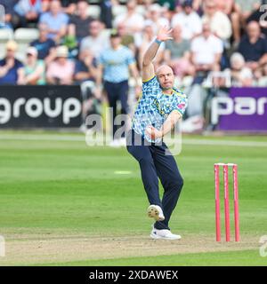 Worcester, Großbritannien. Juni 2024. Jake Lintott spielte beim Bowlingspiel Vitality T20 Blast zwischen Worcestershire Rapids und Birmingham Bears in der New Road, Worcester, UK am 21. Juni 2024. Foto von Stuart Leggett. Nur redaktionelle Verwendung, Lizenz für kommerzielle Nutzung erforderlich. Keine Verwendung bei Wetten, Spielen oder Publikationen eines einzelnen Clubs/einer Liga/eines Spielers. Quelle: UK Sports Pics Ltd/Alamy Live News Stockfoto