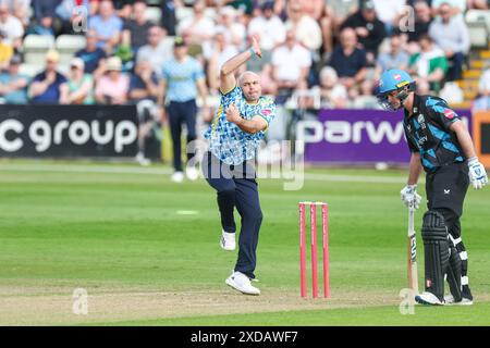 Worcester, Großbritannien. Juni 2024. Jake Lintott spielte beim Bowlingspiel Vitality T20 Blast zwischen Worcestershire Rapids und Birmingham Bears in der New Road, Worcester, UK am 21. Juni 2024. Foto von Stuart Leggett. Nur redaktionelle Verwendung, Lizenz für kommerzielle Nutzung erforderlich. Keine Verwendung bei Wetten, Spielen oder Publikationen eines einzelnen Clubs/einer Liga/eines Spielers. Quelle: UK Sports Pics Ltd/Alamy Live News Stockfoto