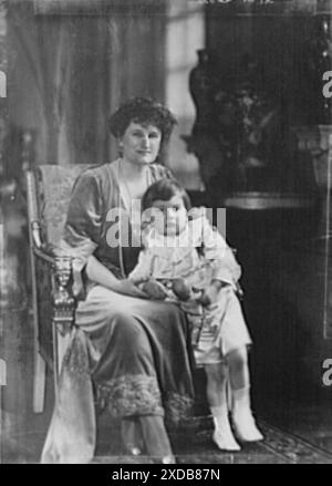 Rockefeller, John D., Jr., Mrs. Und Son David, Hochformat. Genthe Fotosammlung. Stockfoto