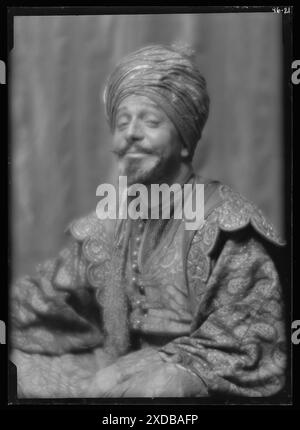 Skinner, Otis, in „Kismet“. Genthe Fotosammlung. Stockfoto