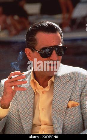 ROBERT DE NIRO in CASINO 1995 Regisseur MARTIN SCORSESE Buch Nicholas Pileggi Drehbuch Nicholas Pileggi und Martin Scorsese Produktionsdesign Dante Ferretti Kostümdesign John Dunn und Rita Ryack Syalis da/ Legende Entreprises / de FINNA-Cappa / GGGG / Universal Pictures Stockfoto