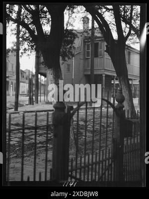 Triangular Bar, Magazine Street, New Orleans. Genthe Fotosammlung. Stockfoto