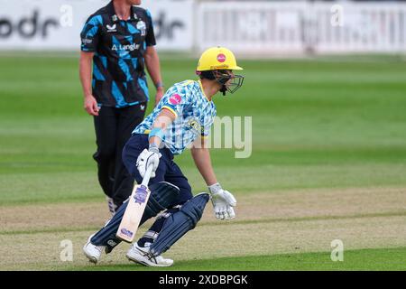 Worcester, Großbritannien. Juni 2024. Jacob Bethell dreht am 21. Juni 2024 während des Vitality T20 Blast-Spiels zwischen Worcestershire Rapids und Birmingham Bears in der New Road, Worcester, UK. Foto von Stuart Leggett. Nur redaktionelle Verwendung, Lizenz für kommerzielle Nutzung erforderlich. Keine Verwendung bei Wetten, Spielen oder Publikationen eines einzelnen Clubs/einer Liga/eines Spielers. Quelle: UK Sports Pics Ltd/Alamy Live News Stockfoto