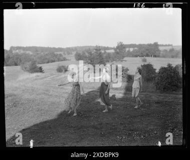 Nicht identifizierte Tänzer, vielleicht Elizabeth Duncan Tänzer. Genthe Fotosammlung. Stockfoto