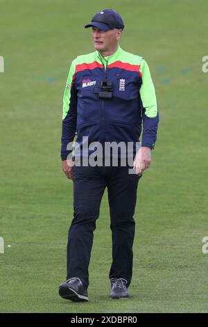 Schiedsrichter Neil Mallender während des Vitality T20 Blast-Spiels zwischen Durham und Yorkshire Vikings im Seat Unique Riverside, Chester le Street am Freitag, den 21. Juni 2024. (Foto: Robert Smith | MI News) Credit: MI News & Sport /Alamy Live News Stockfoto