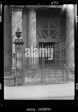 Bank of Louisiana schmiedeeisernen Zaun, 344 Royal Street, New Orleans. Genthe Fotosammlung. Stockfoto