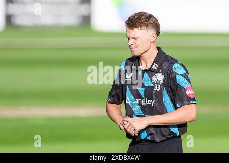 Worcester, Großbritannien. Juni 2024. Ethan Brookes bereitet sich auf das Bowl während des Vitality T20 Blast Matches zwischen Worcestershire Rapids und Birmingham Bears am 21. Juni 2024 in New Road, Worcester, UK vor. Foto von Stuart Leggett. Nur redaktionelle Verwendung, Lizenz für kommerzielle Nutzung erforderlich. Keine Verwendung bei Wetten, Spielen oder Publikationen eines einzelnen Clubs/einer Liga/eines Spielers. Quelle: UK Sports Pics Ltd/Alamy Live News Stockfoto