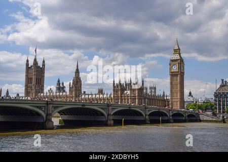 London, Großbritannien. April 2024. Houses of Parliament, Big Ben, Themse und Westminster Bridge. Quelle: Vuk Valcic/Alamy Stockfoto