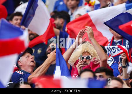 Leipzig, Deutschland. Juni 2024. Frankreich Fans beim Gruppenspiel der UEFA EURO 2024 zwischen den Niederlanden und Frankreich im Fußballstadion Leipzig am 21. Juni 2024 in Leipzig. Foto: Sanjin Strukic/PIXSELL Credit: Pixsell/Alamy Live News Stockfoto