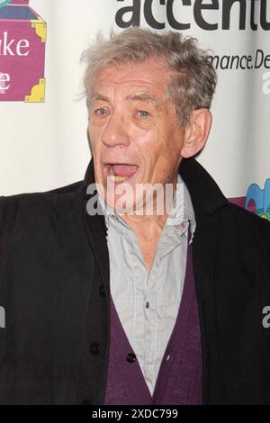 Sir Ian McKellen nimmt am 2. November 2009 an der „Only Make Believe“-Gala zum 10. Jahrestag im Shubert Theatre in New York Teil. Foto: Henry McGee/MediaPunch Stockfoto