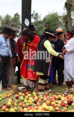 INTI RAYMI QUITO QUITO, Freitag, 21. Juni 2024 Zeremonie des Beginns der Inty Raymi, in Ecuador, von Universitäten und mehreren sozialen Gruppen, im Park der Ãrbolito, nördliches Zentrum der Hauptstadt Fotos Quito Pichincha Ecuado ACE INTI RAYMI QUITO a046319d85d1b86624a38a5e9adca655 Copyright: XENRIQUEZx Stockfoto