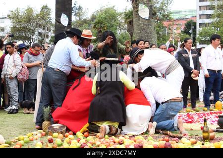 INTI RAYMI QUITO QUITO, Freitag, 21. Juni 2024 Zeremonie des Beginns der Inty Raymi, in Ecuador, von Universitäten und mehreren sozialen Gruppen, im Park der Ãrbolito, nördlich Zentrum der Hauptstadt Fotos Quito Pichincha Ecuado ACE INTI RAYMI QUITO c1a923f967dededededed8da7e7250ff2980da Copyright: XENRIQUEZx Stockfoto