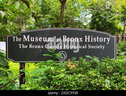 Schild für das Museum of Bronx History, die Bronx County Historical Society in der Bronx, New York City, New York, USA Stockfoto