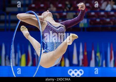 HARNASKO Alina (BLR) während der FIG Rhythmic Gymnastics World Cup, am 21. Juni 2024 im Unipol Forum, Mailand, während der Rhythmic Gymnastic World Cup 2024 - Einzelreifen und Ball, Gymnastik in Assago, Italien, 21. Juni 2024 Stockfoto
