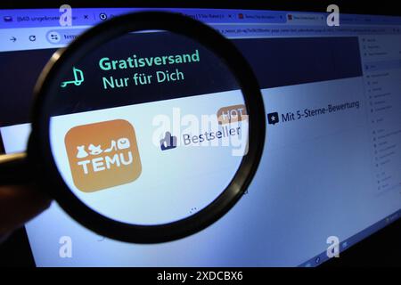 Auf einem Laptop wurde die Website des Online-Marktplatzes Temu abgerufen. Osdorf Hamburg *** die Website des Online-Marktplatzes Temu wurde über einen Laptop Osdorf Hamburg aufgerufen Stockfoto